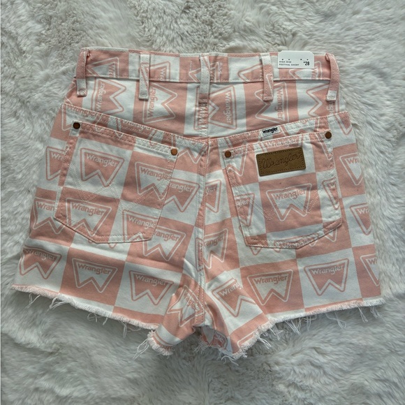 NWT Wrangler - Signature Logo Print Festival Cut Off High Rise Denim Shorts - Picture 13 of 14